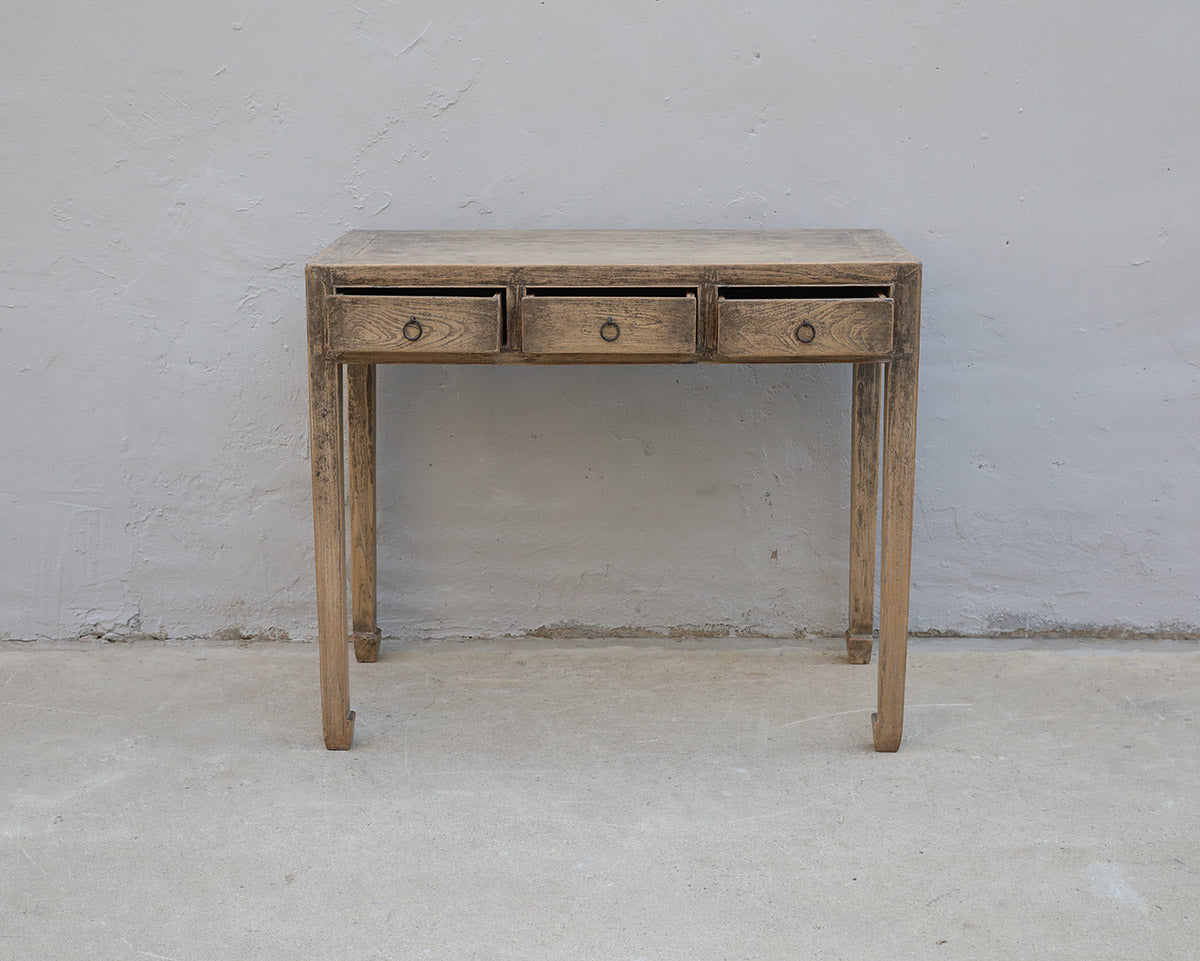 Antiker Chinesischer Wandtisch – Rustikale Eleganz