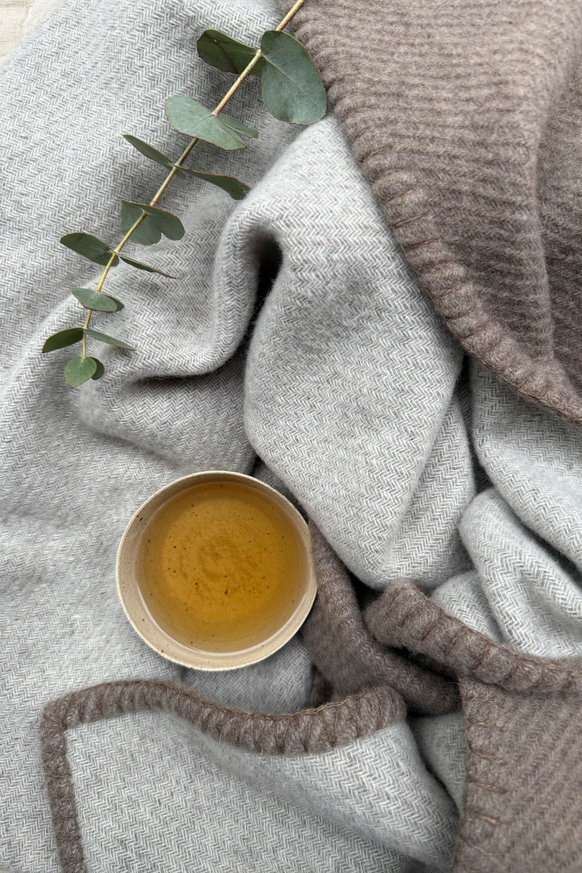 Serene Wollplaid aus 100 % recycelter, natürlicher Wolle